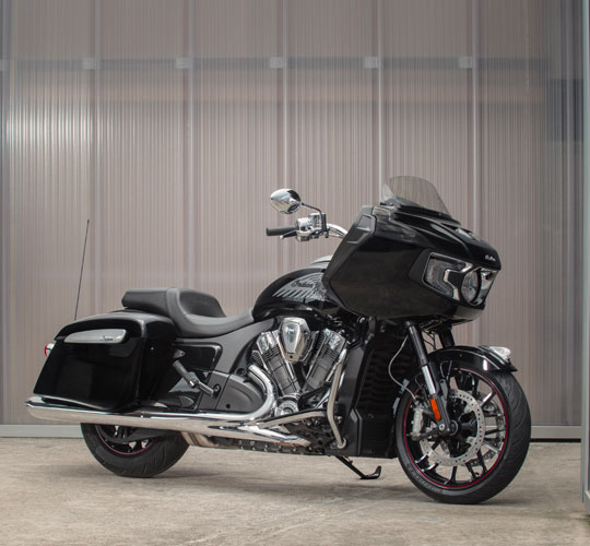 VOLLGEPACKT MIT ERSTKLASSIGEM STIL